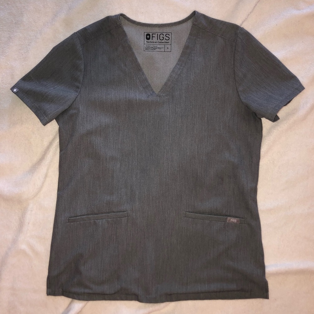 Figs Women's Graphite Casma Three-Pocket Scrub Top